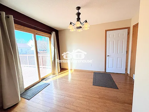 330 NE Cardinal Ln Photo 1