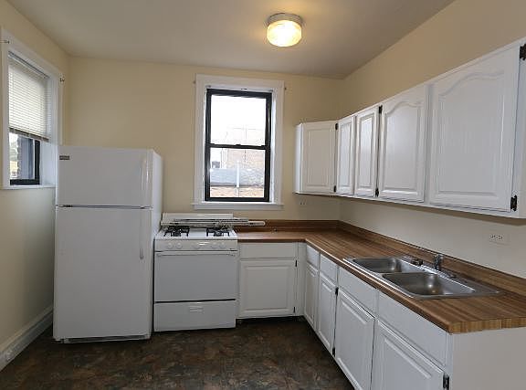2nd image of 3935 N Janssen Ave APT 3E