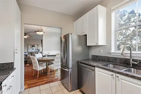 10 Perimeter Summit Blvd NE — Photo 3