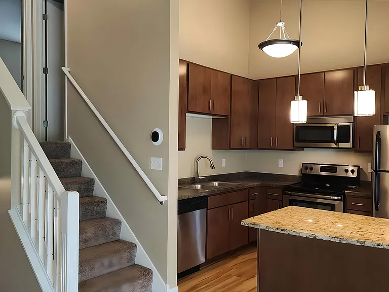 909 Wescott Sq #909 — Photo 3