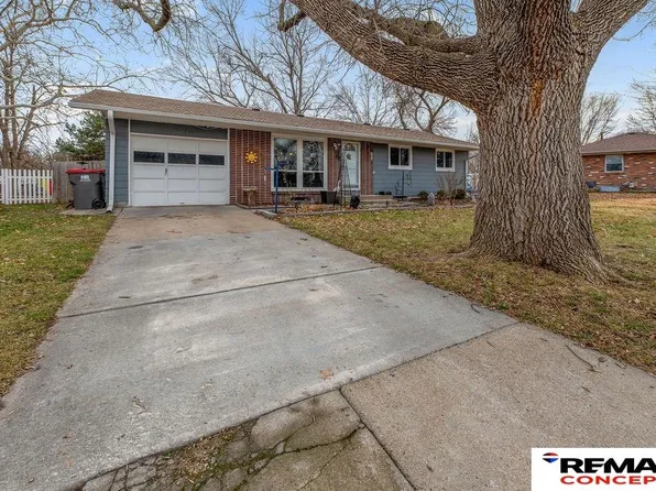 4910 Canterbury Ln, Lincoln, NE 68512