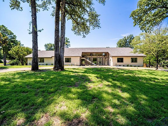 3rd image of 7 Bedford Cir