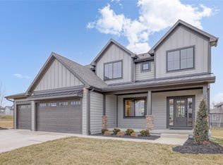 900 Twisted Oak Rd, Greenwood, MO 64034