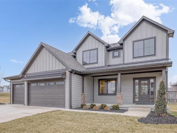 900 Twisted Oak Rd, Greenwood, MO 64034