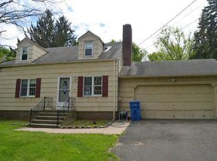 62 Cooper Ln, Hamden, CT 06514