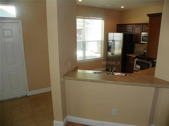 3rd image of 3120 San Jacinto Cir