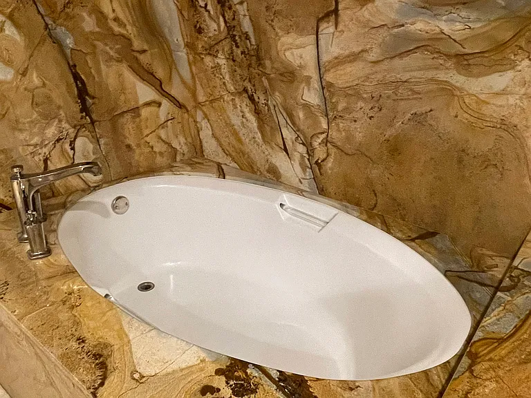 Master bathtub