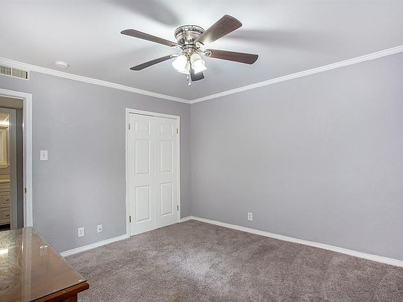 4th image of 560 E Avenue J APT B