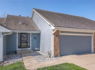 264 NE Edgewater Dr, Lees Summit, MO 64064