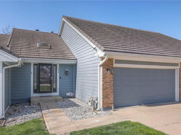 264 NE Edgewater Dr, Lees Summit, MO 64064