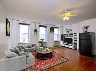 2213 Walnut St APT 3F, Philadelphia, PA 19103