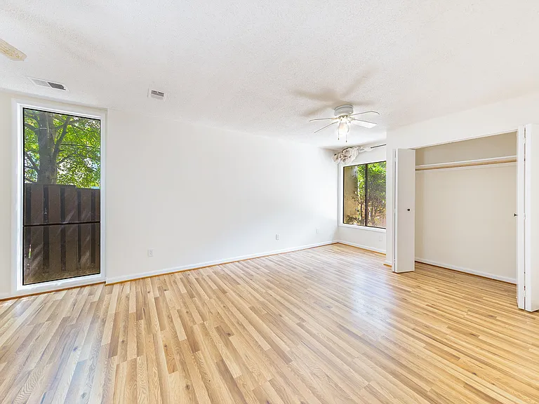 2232 Southgate Sq — Photo 17