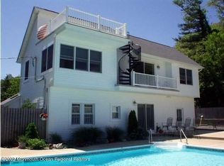 104 Hillside Ave, Highlands, NJ 07732