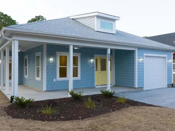 165 NW 4th Street, Oak Island, NC 28465