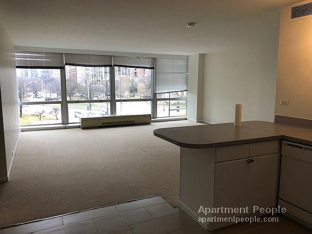 1st image of 340 W Diversey Pkwy APT 417