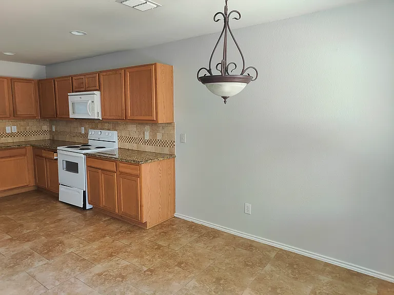 13179 Michelle Dr — Photo 17