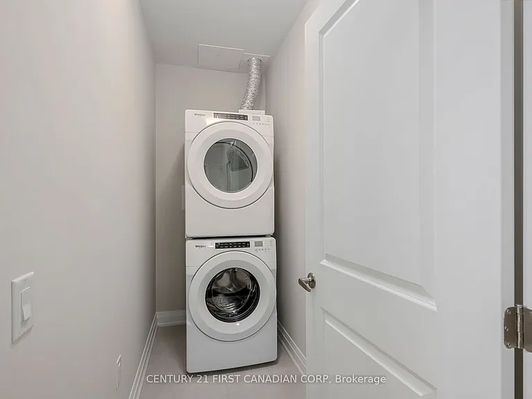 4286 King St E #905 — Photo 3