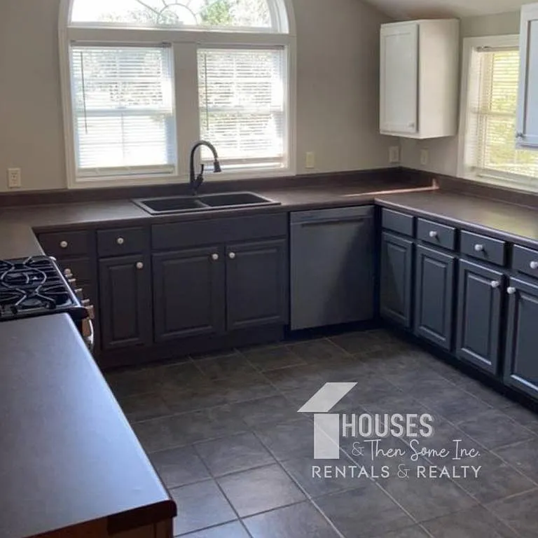 109 Roper Rd — Photo 4