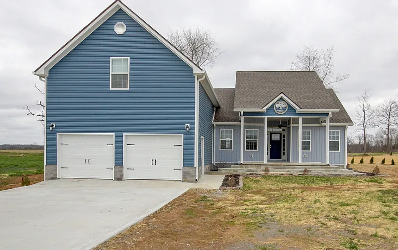 4 bed, 3.0 bath, 2200 sqft, $1,895 — Photo 2