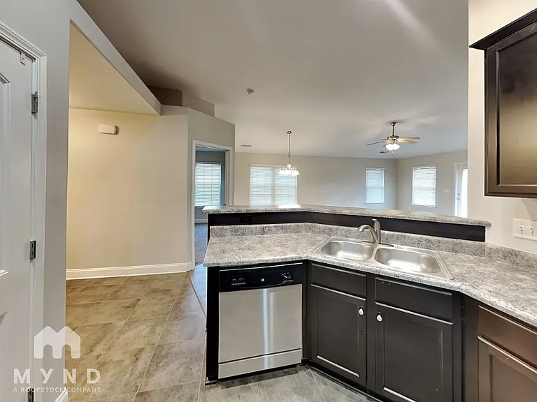 566 Waterford Ln — Photo 3