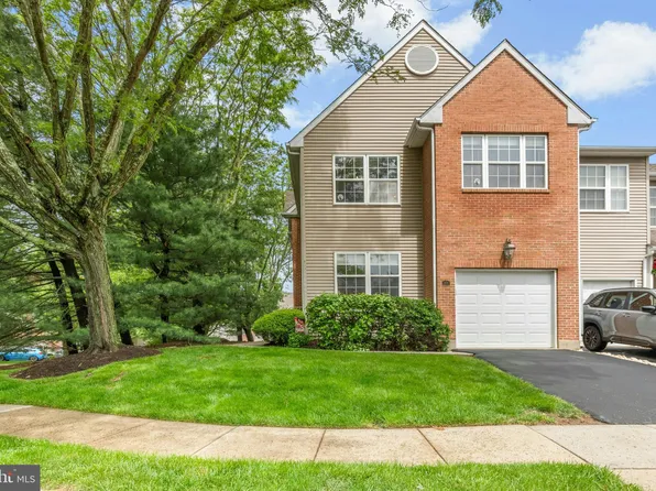 109 Blackfriars Cir, Doylestown, PA 18901