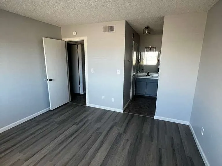 5662 E Lake Mead Blvd — Photo 4