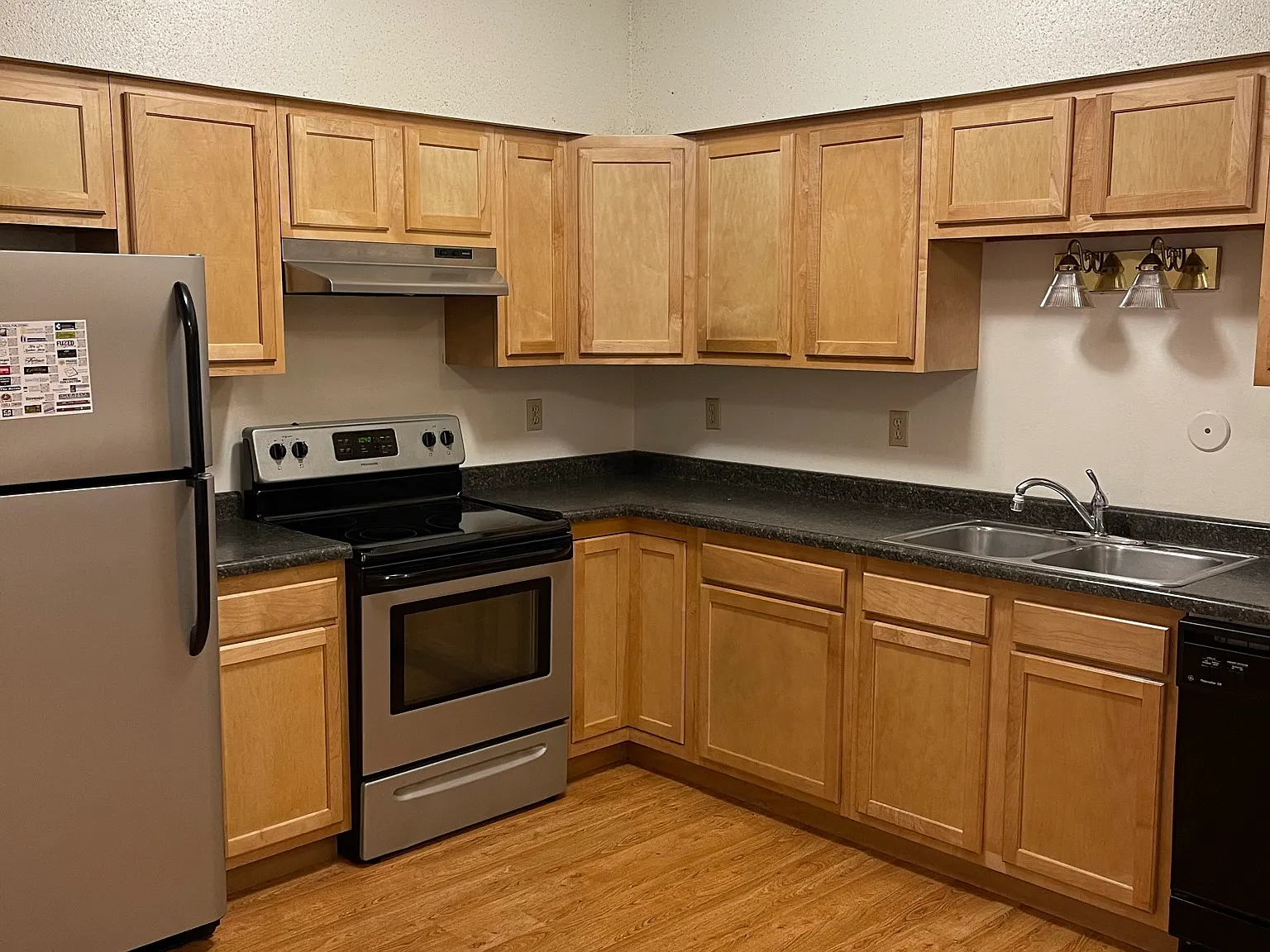 4 bed, $2,610 — Photo 2