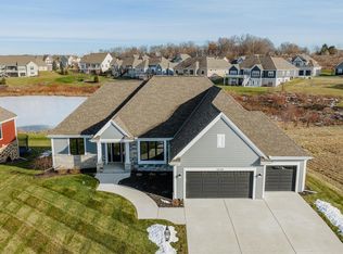 1424 White Deer TRAIL, Waukesha, WI 53189