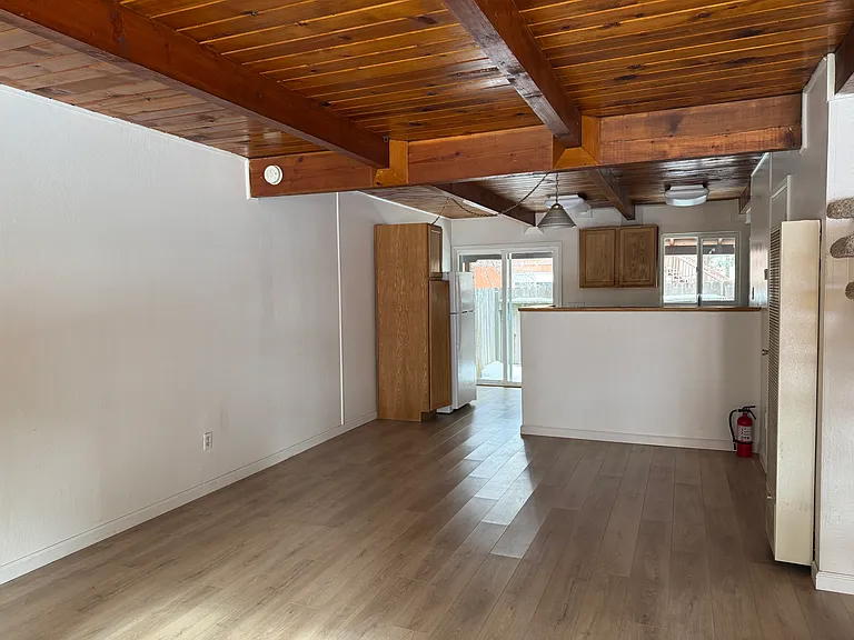 1160 Bonanza Ave #1 — Photo 2