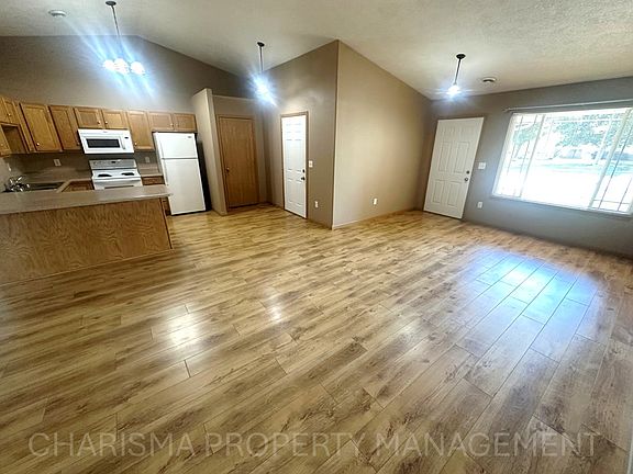 5th image of 401 N 9th Ave #413
