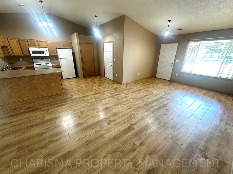 DBK Brandon Townhomes — Photo 35