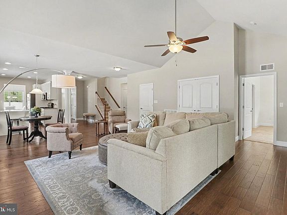 5th image of 4305 Stoneleigh Ct