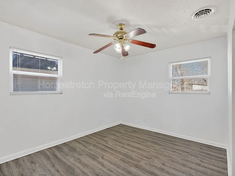 811 Saint Thomas Ln — Photo 18
