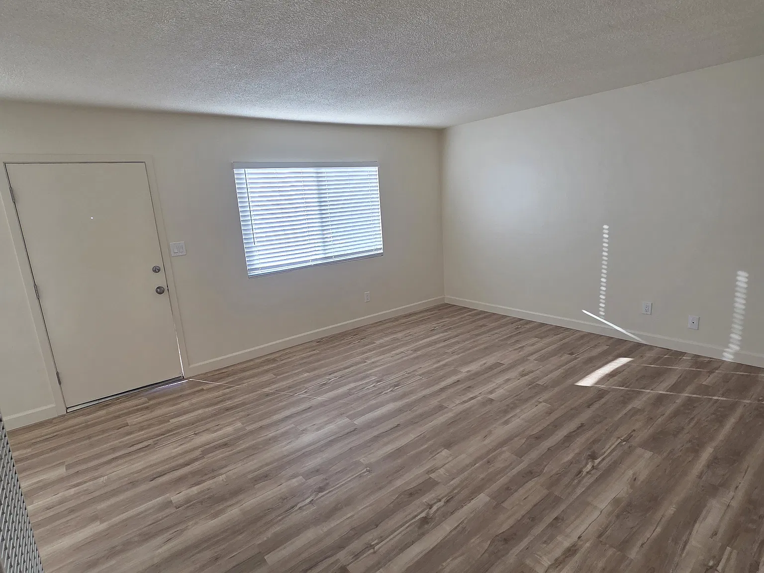 2 bed, 875 sqft, $2,150 — Photo 4