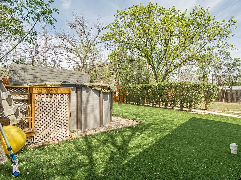 227 Devonshire Dr — Photo 49
