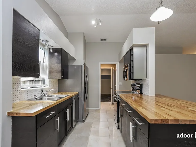 11329 Maybrook Ave — Photo 2