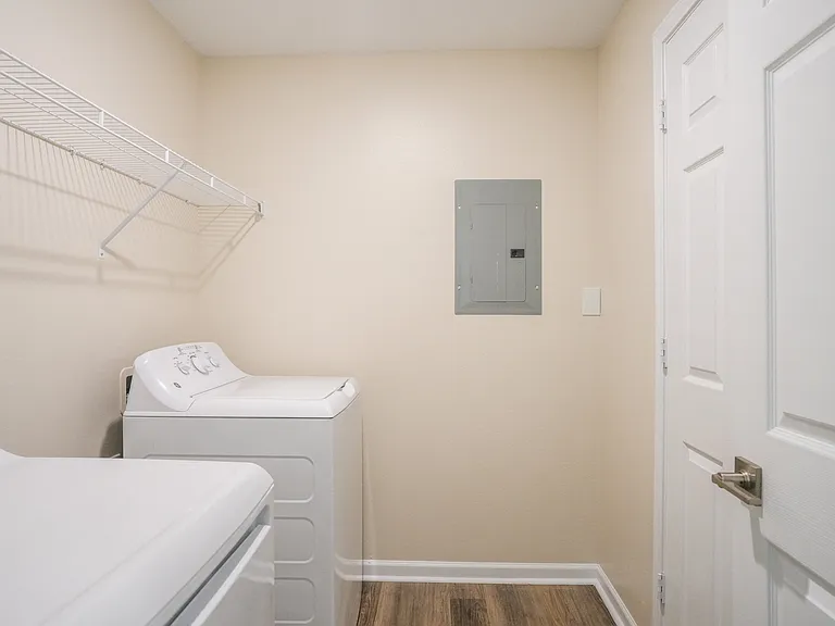 The Vineyard at Castlewoods Apartment Homes — Photo 12