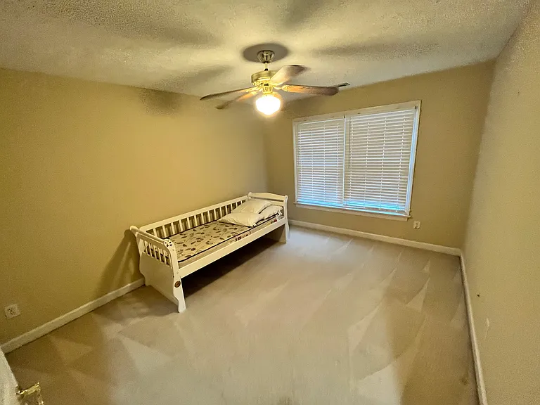 305 Fairway Ln — Photo 16