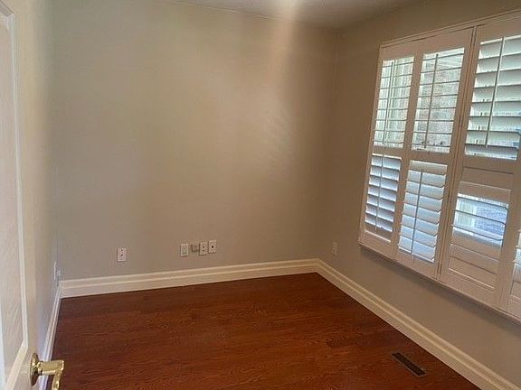 4th image of 91 Winchester Ln