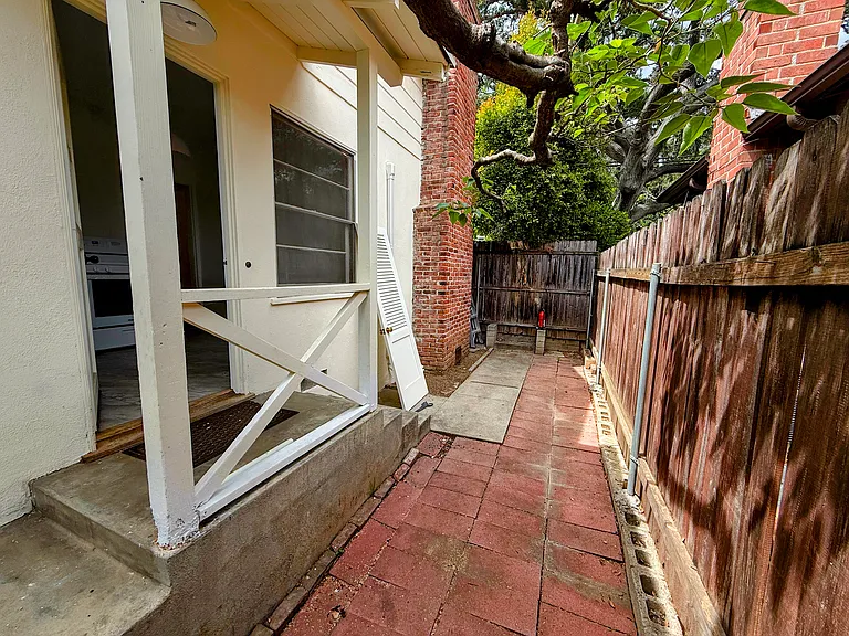 382 Mariposa Ave — Photo 12