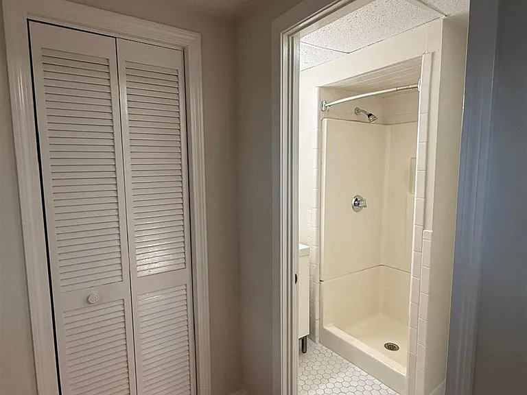 225 Albion St #1 — Photo 8