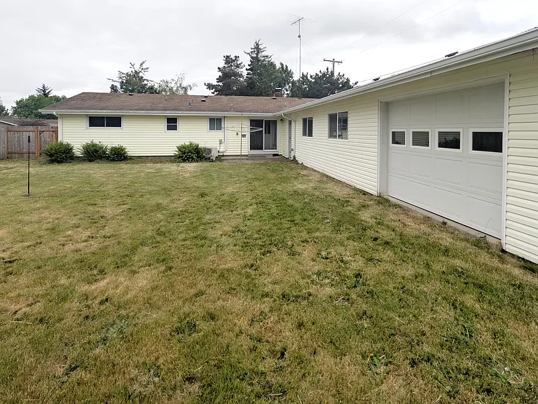 1117 NW Oak Ave — Photo 5