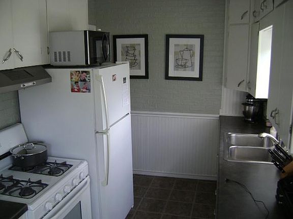 3rd image of 1596 Nebraska Ave E