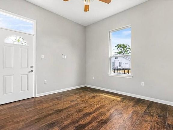 5th image of 2303 Desire St