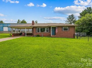 691 Central St, Hudson, NC 28638