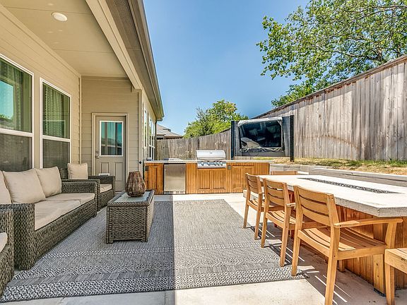 4th image of 14822 Maverick Ave