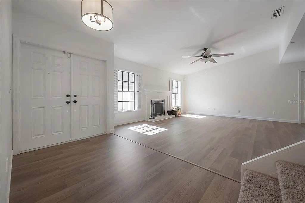4 bed, 2.0 bath, 2157 sqft, $3,200 — Photo 2