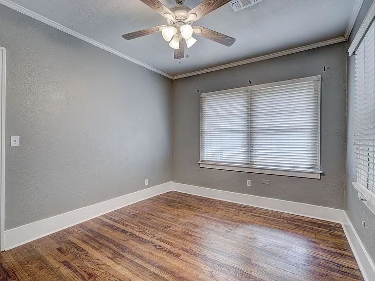 3711 N Military Ave — Photo 16