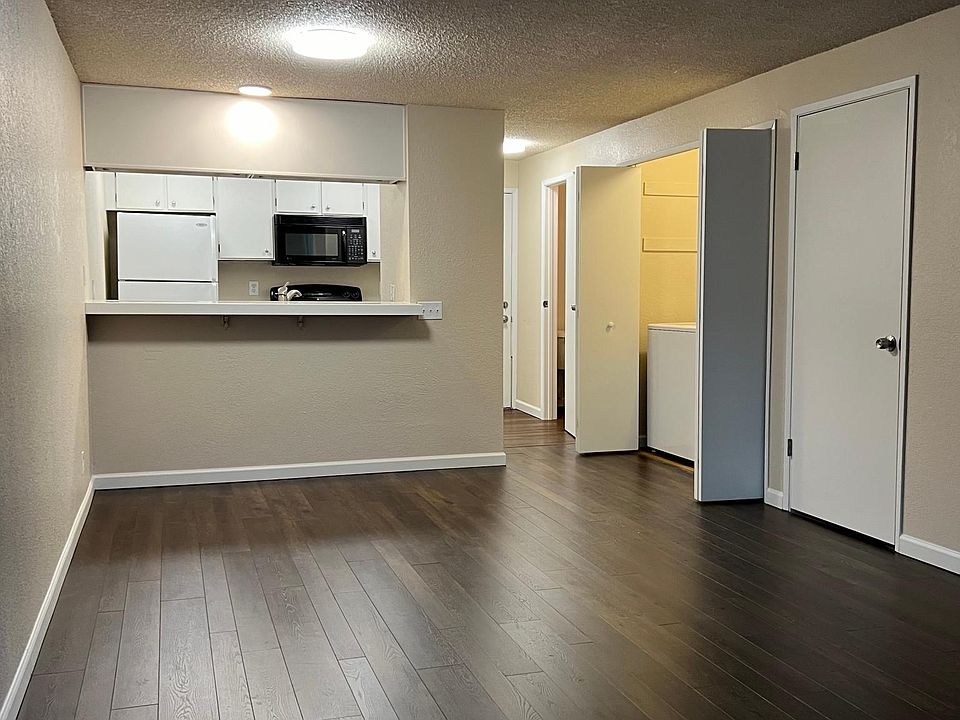 1st image of 826 124th St SW #B