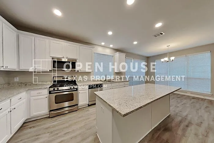 8205 Hartford Dr — Photo 7